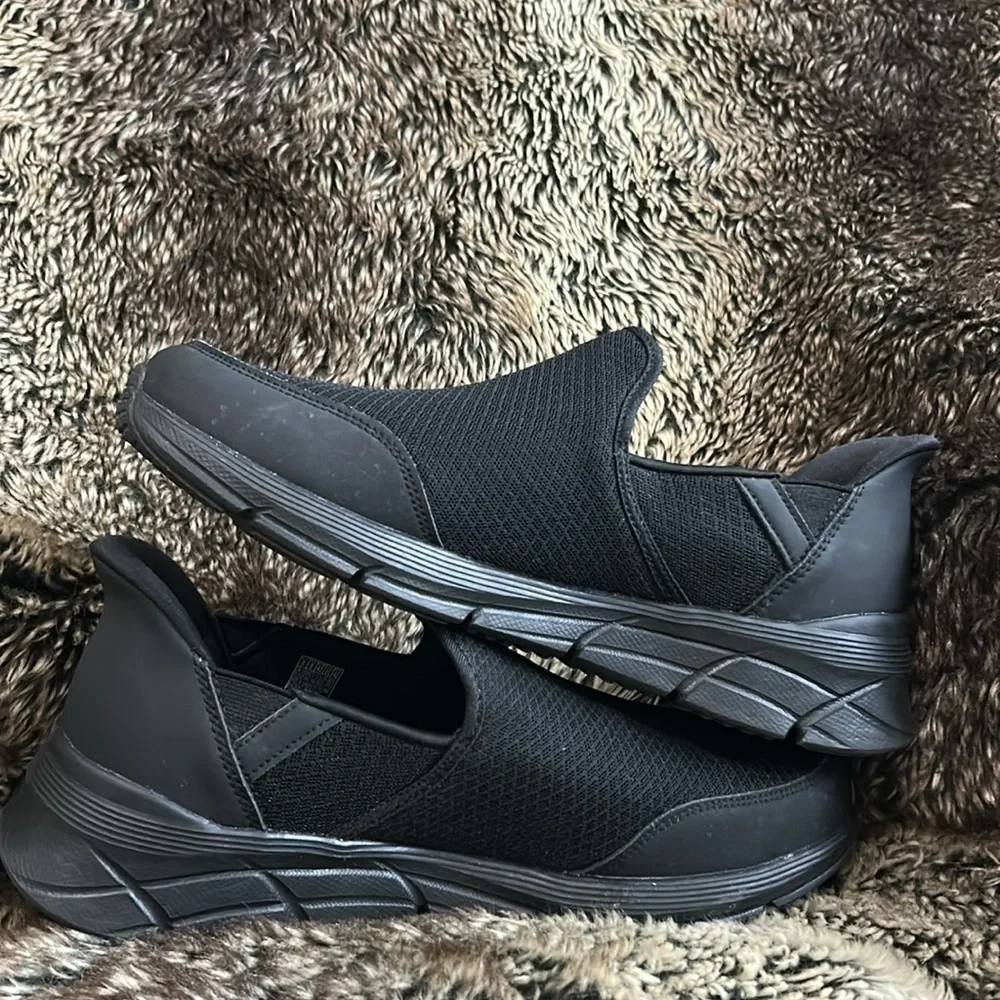 Men’s Skechers Hands Free Swift Fit Shoes - Picture 6 of 14
